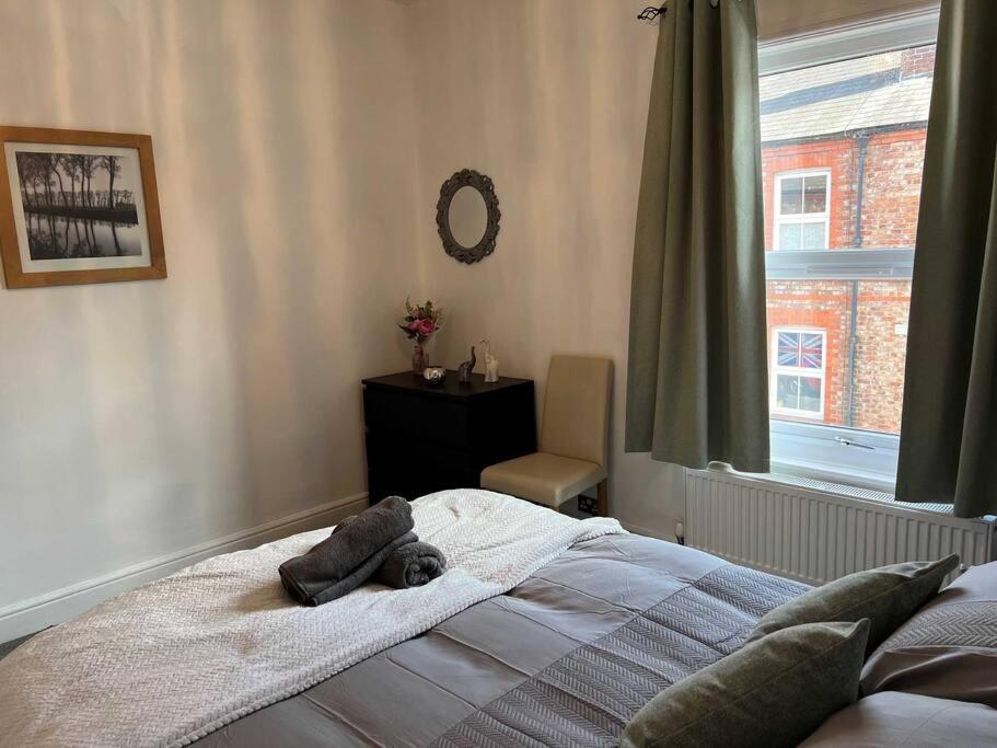 Spacious 2-Bedroom House In Stockton Heath With Free Wifi By Amazing Spaces Relocations Ltd ワーリントン エクステリア 写真